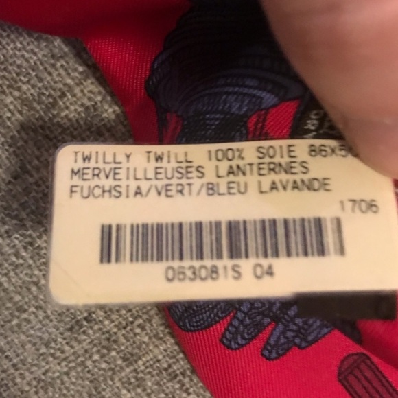 Hermēs Pink and Green Lanterns 100% Silk Twilly Scarf - Picture 5 of 7